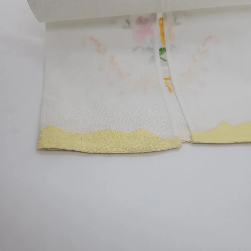 Vintage Embroidered Floral Hand  Towel White Linen Yellow Scalloped‎ Edge Roses